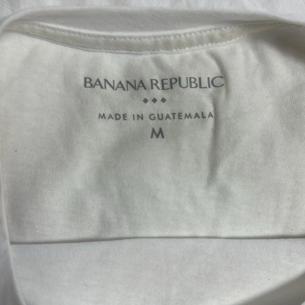 Banana Republic White Tee with Floral Print-size M - Picture 4 of 6